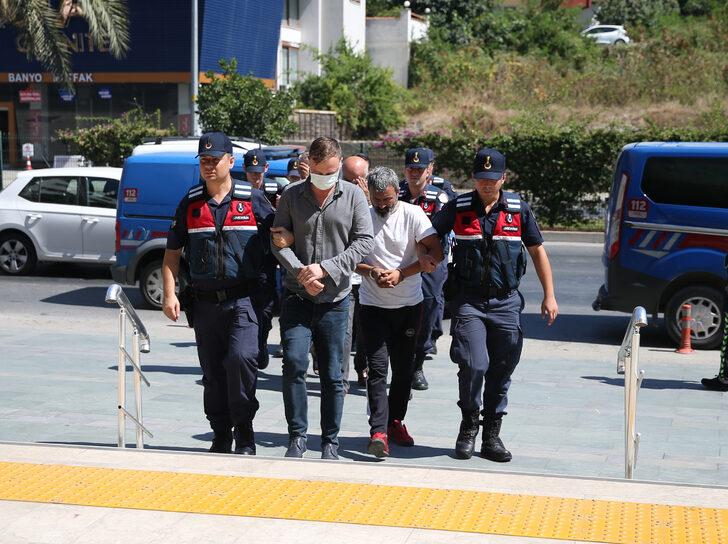 Antalya'da kendilerini "istihbaratçı" olarak tanıtan 5 kişi yakalandı G4