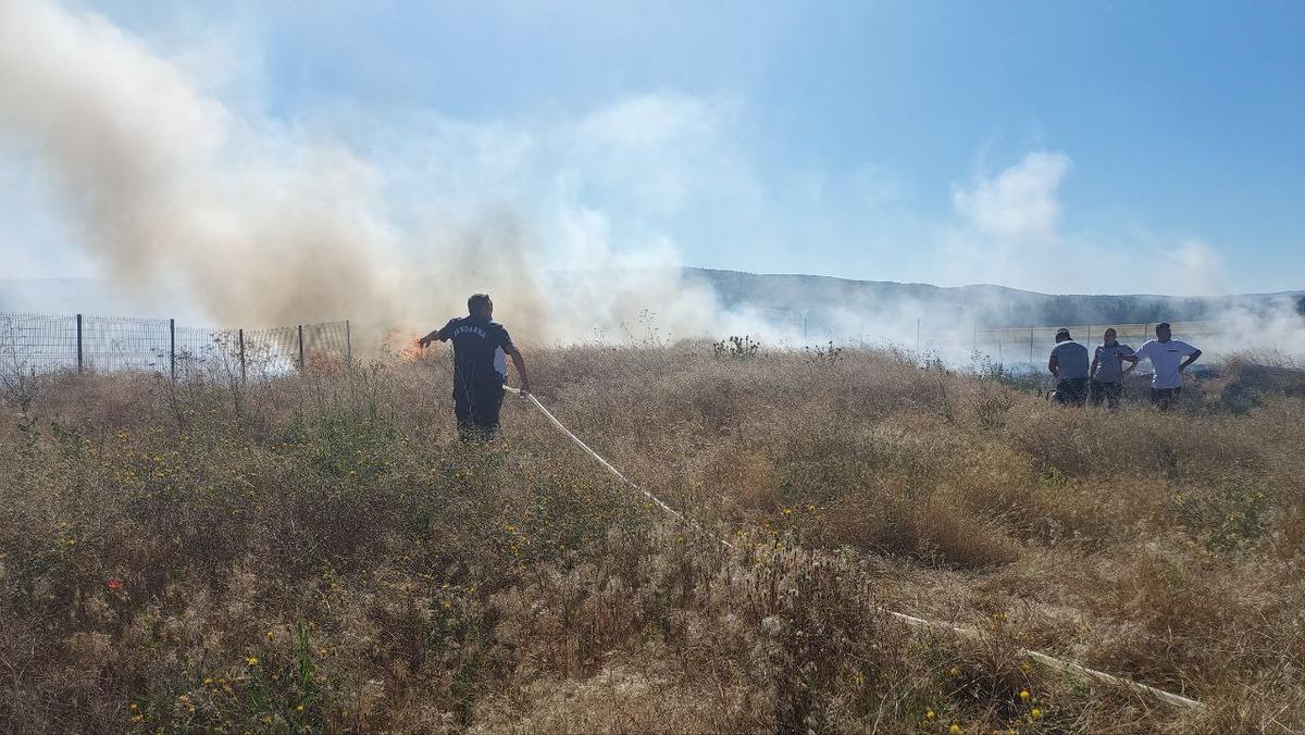 Alacah&ouml;y&uuml;k &Ouml;ren Yeri'ndeki yangına m&uuml;dahale ediliyor