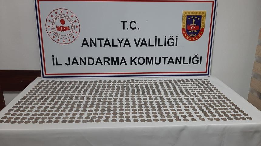Antalya'da tarihi eser kaçakçılığı operasyonunda 2 şüpheli yakalandı