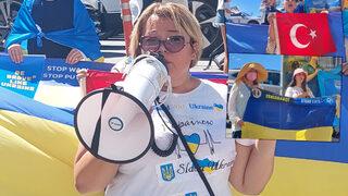 Son dakika: 'Putin' tezahüratları sonrası Ukraynalılar Beyoğlu'nda toplandı! Fenerbahçe'ye çağrı...