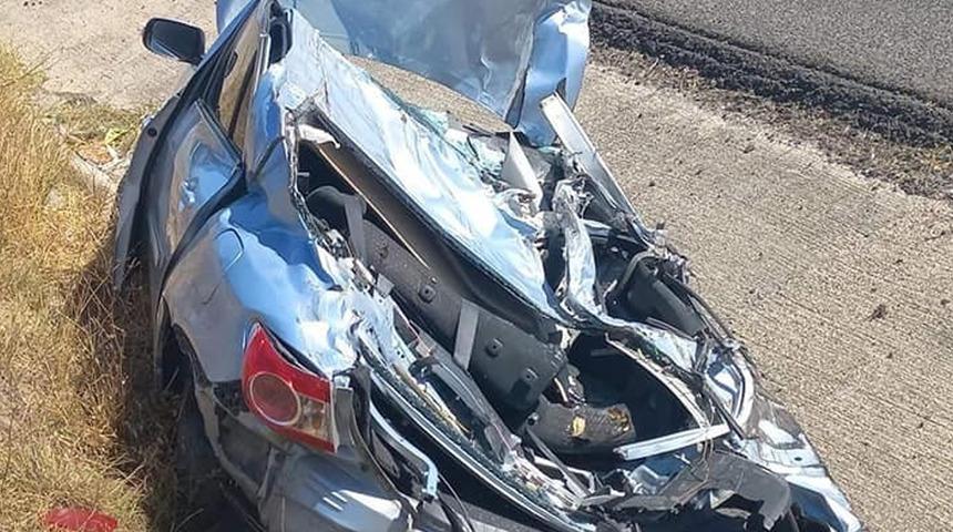 Feci kazadan inanılmaz kurtuluş! Kağıt gibi ezilen araçtan sağ çıktı