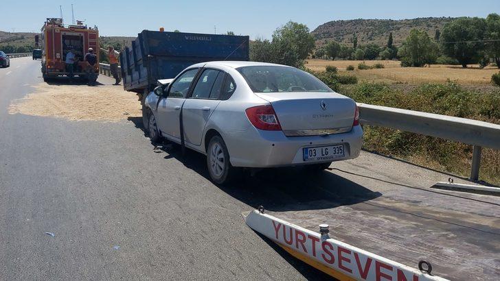 Afyonkarahisar'da traktör römorkuna çarpan otomobildeki 2 kişi yaralandı G3