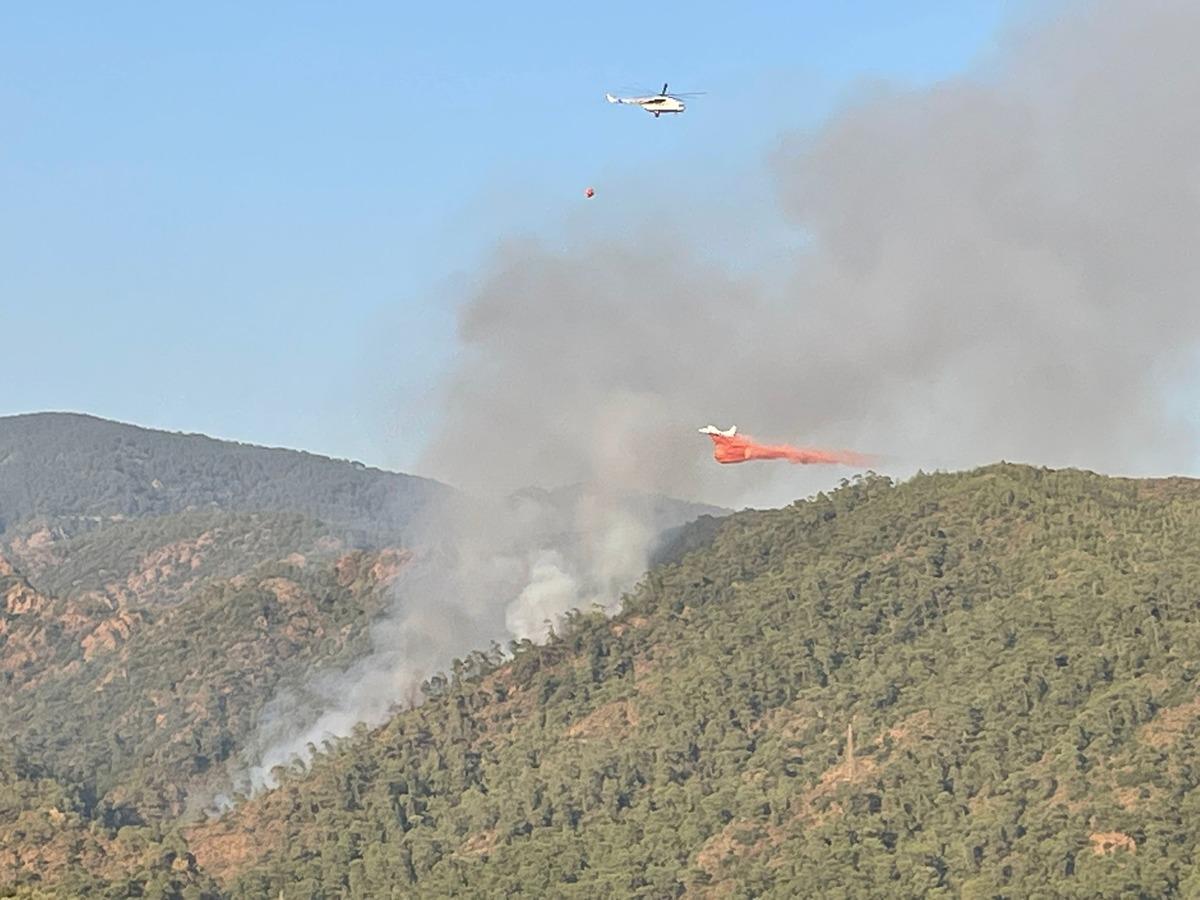 Marmaris'te &ccedil;ıkan orman yangınına m&uuml;dahale ediliyor