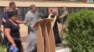 Cenazede olay çıktı! Rus yanlısı rahip Ukraynalı rahibe haçla saldırdı