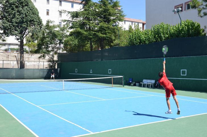 Manisa'da Büyükler Hafta Sonu Yaz Kupası Tenis Turnuvası başladı G1