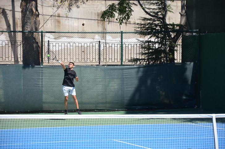 Manisa'da Büyükler Hafta Sonu Yaz Kupası Tenis Turnuvası başladı G2