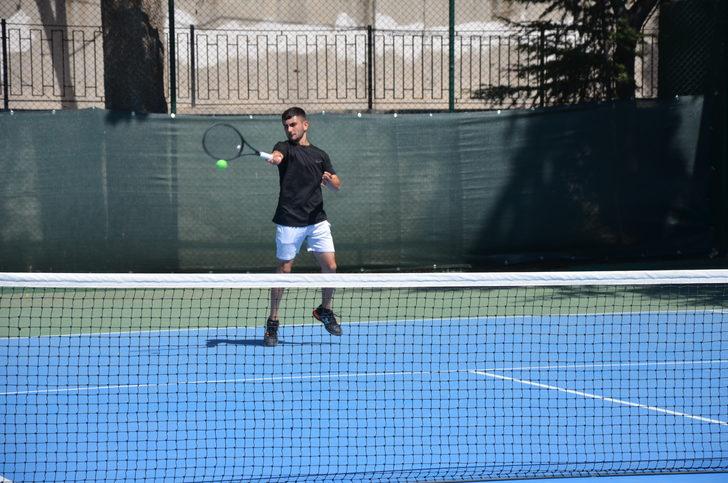 Manisa'da Büyükler Hafta Sonu Yaz Kupası Tenis Turnuvası başladı G3