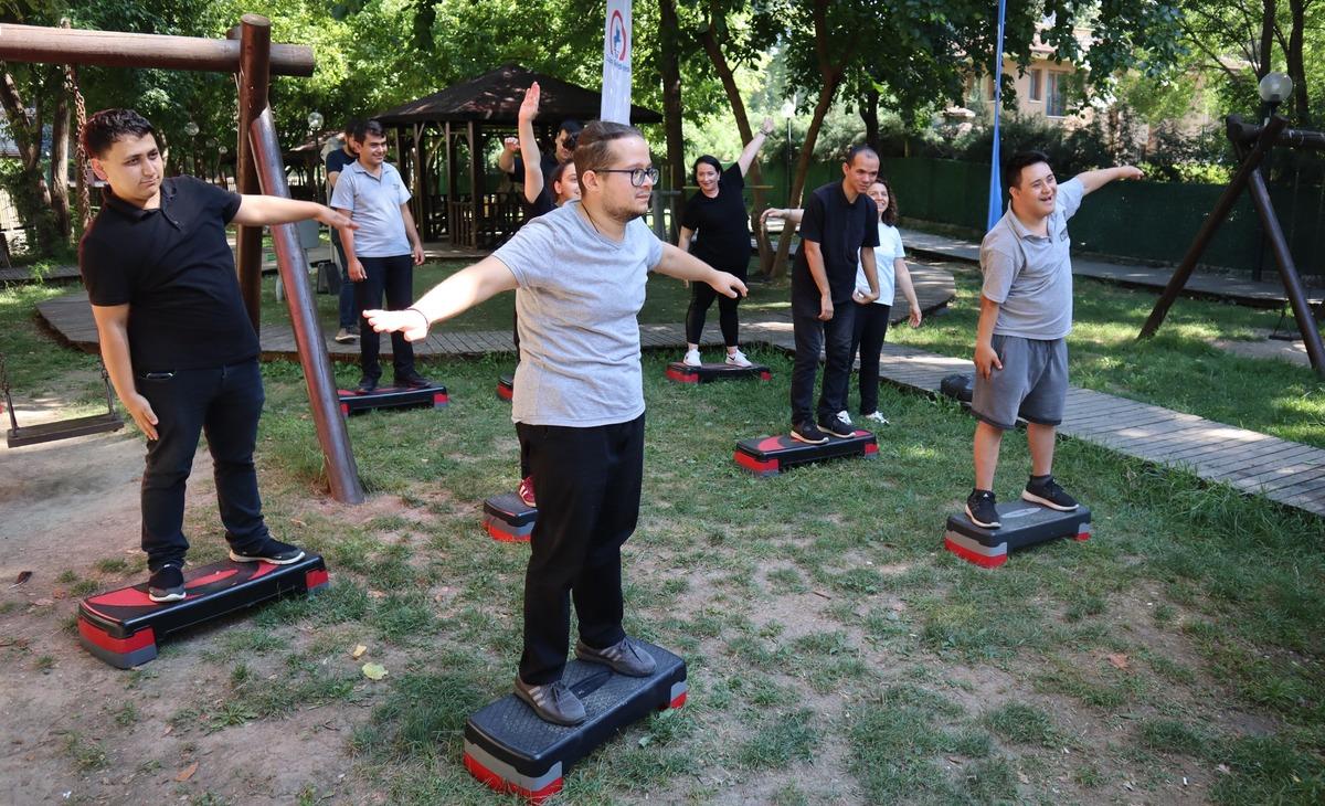 D&uuml;zce'de "Kusursuz Kafe"nin &ouml;zel &ccedil;alışanlarına egzersiz