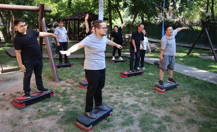 Düzce'de "Kusursuz Kafe"nin özel çalışanlarına egzersiz G1