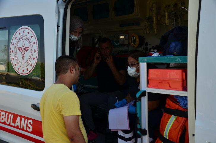 Antalya'da midibüsle kamyonetin çarpıştığı kazada 5 kişi yaralandı G5