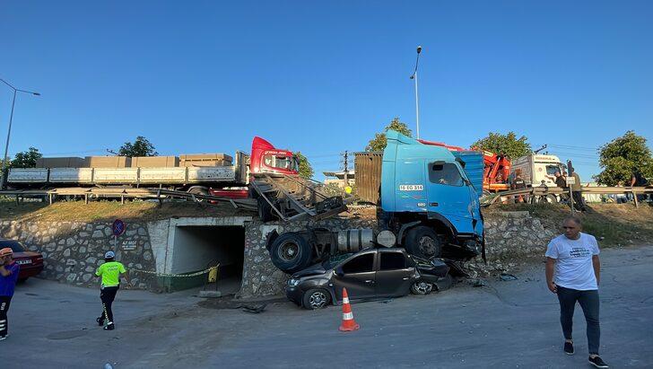 Bursa'da tırın çarptığı taksinin sürücüsü öldü G5