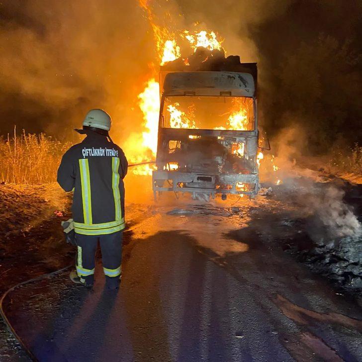 Yalova'da saman yüklü kamyon yandı G1