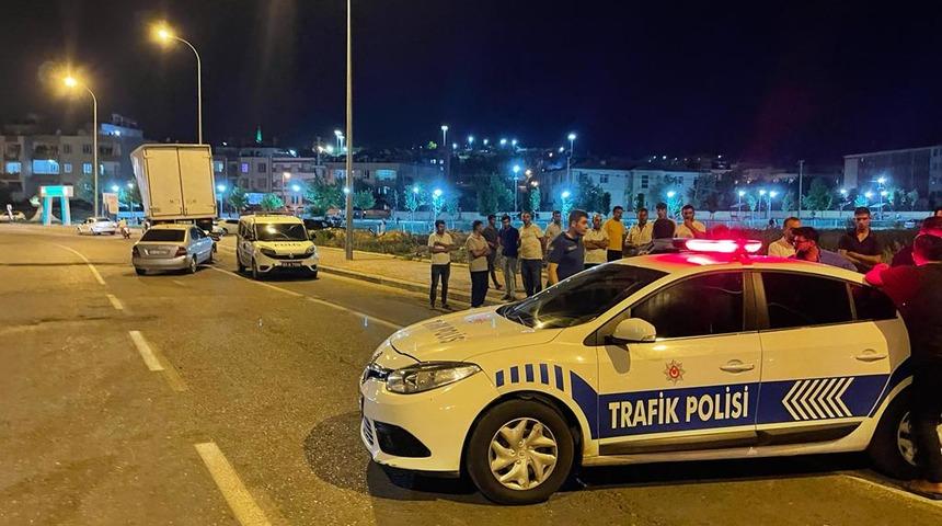 Şanlıurfa'da kamyonetle otomobilin çarpıştığı kazada 5 kişi yaralandı