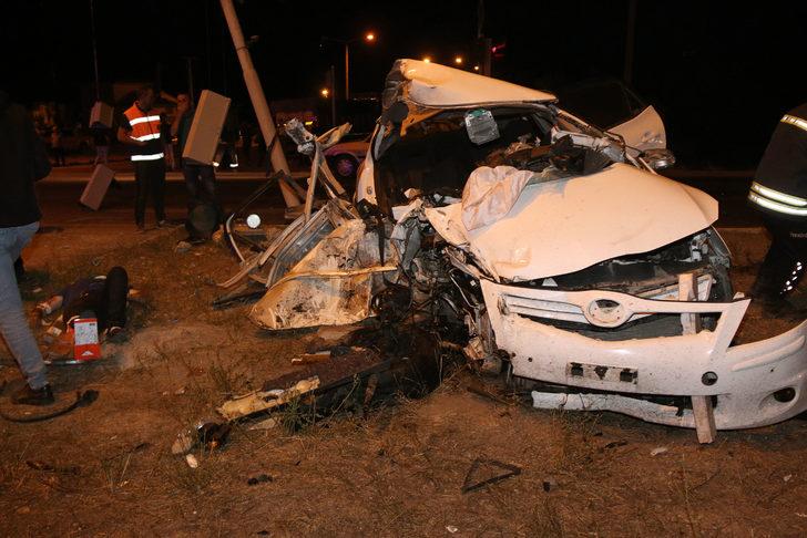 Sivas'ta tırla çarpışan araçtaki 2 kişi ağır yaralandı G2