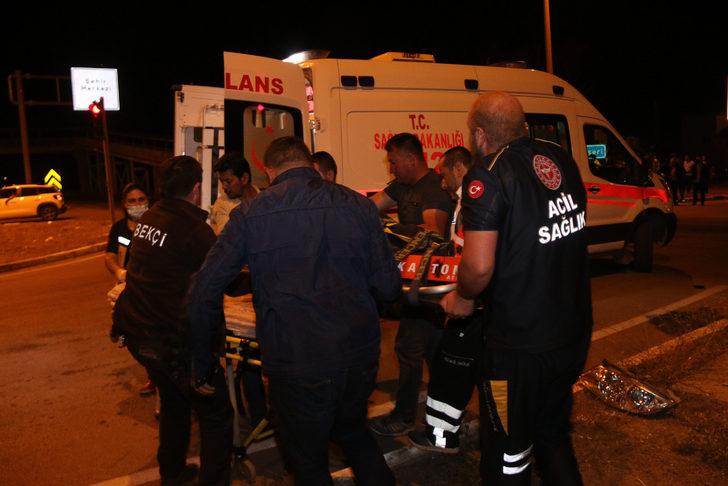 Sivas'ta tırla çarpışan araçtaki 2 kişi ağır yaralandı G4