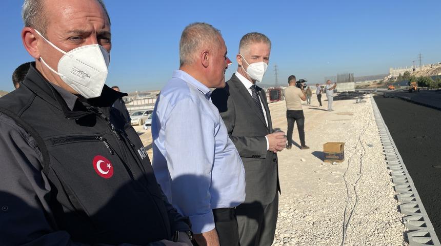 GÜNCELLEME - Atık su birikintisi nedeniyle kapanan TAG Otoyolu'nda temizlik çalışması sürüyor