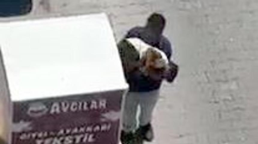 Giysi kumbarasından akılalmaz hırsızlık! Bir dakika içinde boşalttılar