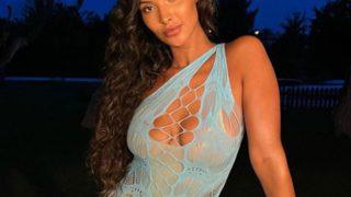 Minik bikini trendinden geri kalmadı! Havuzun içinden tamamen makyajsız paylaştı