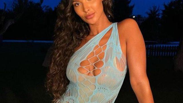 Minik bikini trendinden geri kalmadı! Havuzun içinden tamamen makyajsız paylaştı