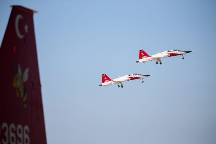 Türk savaş pilotları, zorlu eğitimleri geçip brövelerini takıyor G5