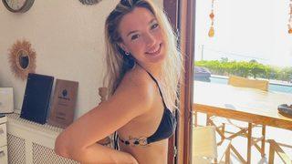 Survivor Sude Burcu mini şortlu sokak tarzıyla Instagram'ı yaktı! Fizik Queen