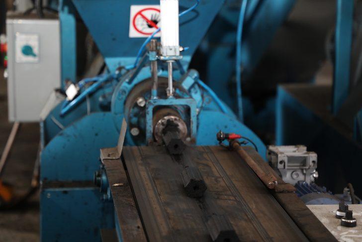 Çay çöpünden mangal kömürü üretimi devam ediyor G4