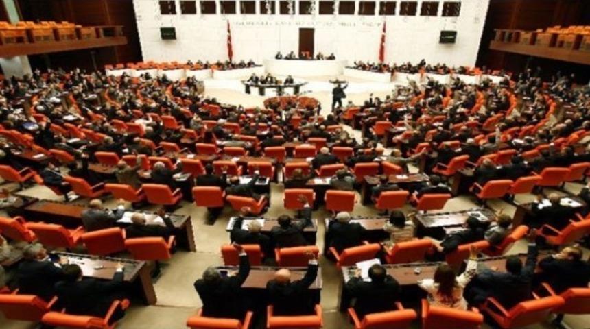 HDP'liler kürsüde Kürtçe konuştu MHP'liler tepki gösterdi