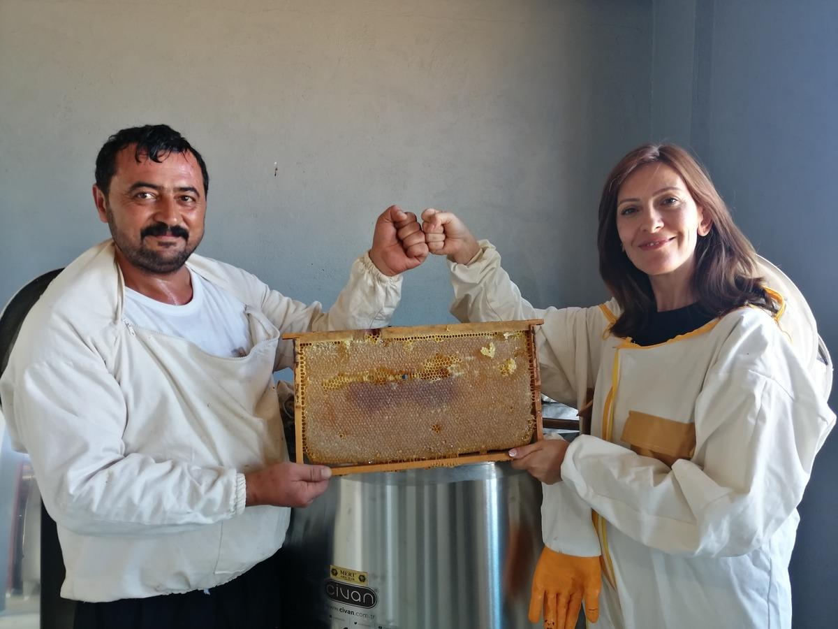 Kahramanmaraş'ta Hacettepe &Uuml;niversitesi iş birliğinde &uuml;retilen bal hasat edildi