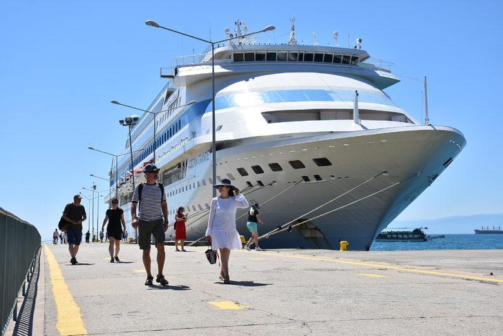 Astoria Grande kruvaziyeri 320 yolcusuyla ikinci kez Sinop'a geldi G3