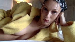 Bella Hadid'den Victoria's Secret için iç çamaşırlı pozlar