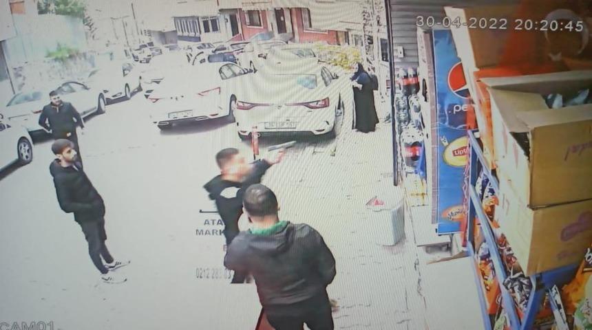 Maganda dehşeti kamerada! Çocuğunun önünde silahla tehdit etti