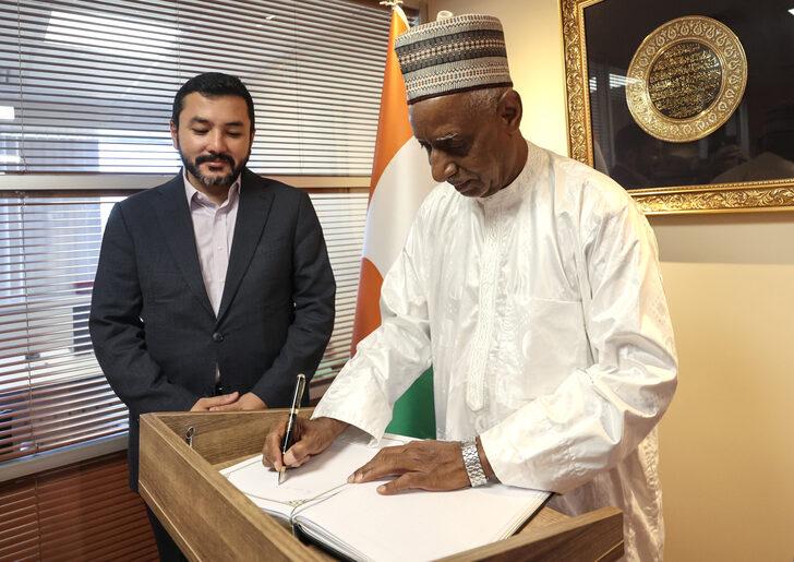 Eski Nijer Başbakanı Algabid, İslam İşbirliği Gençlik Forumunu ziyaret etti G2