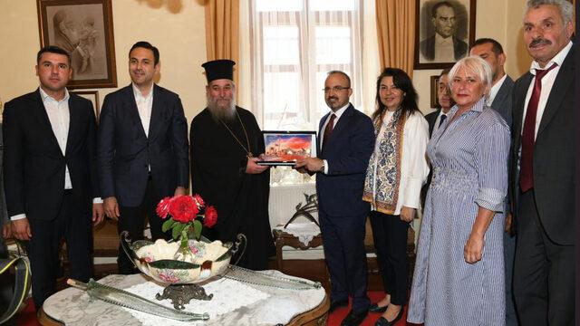 AK Parti Grup Başkanvekili Bülent Turan, Gökçeada Metropolithanesi'ni ziyaret etti: