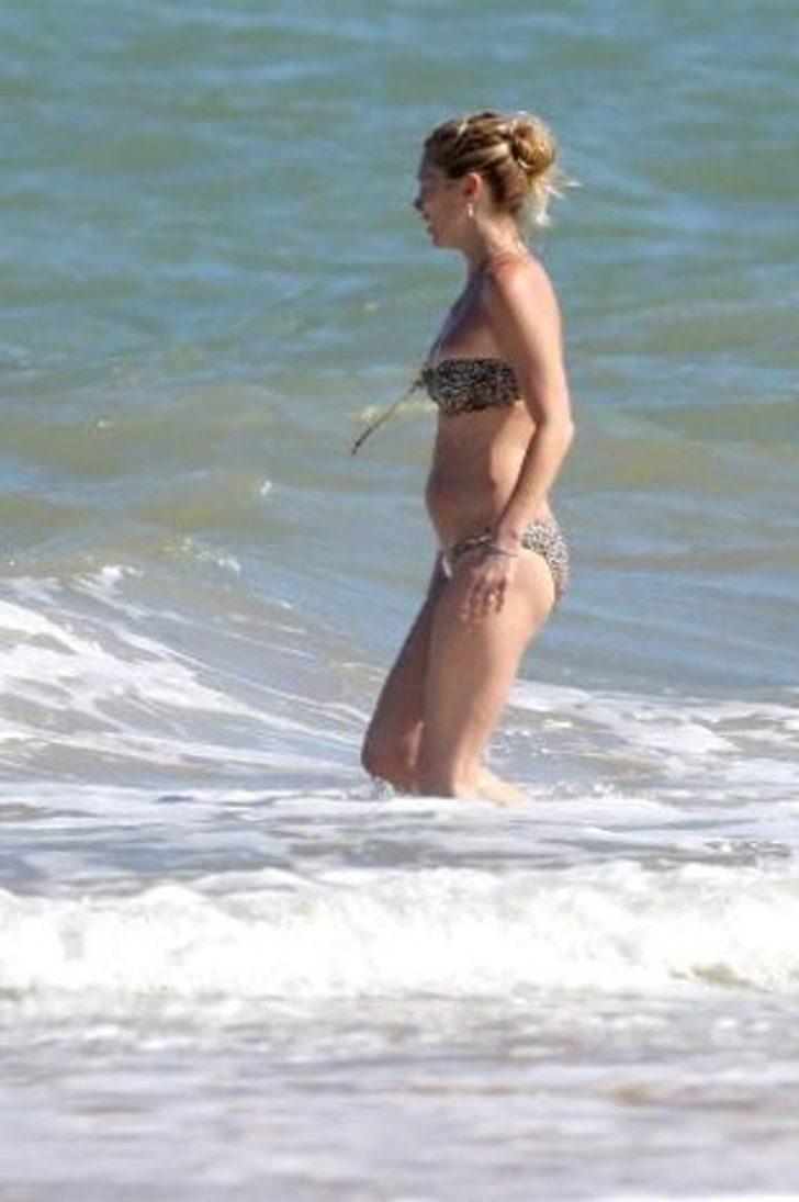 Kate Moss'tan transseksüel öpücük G4