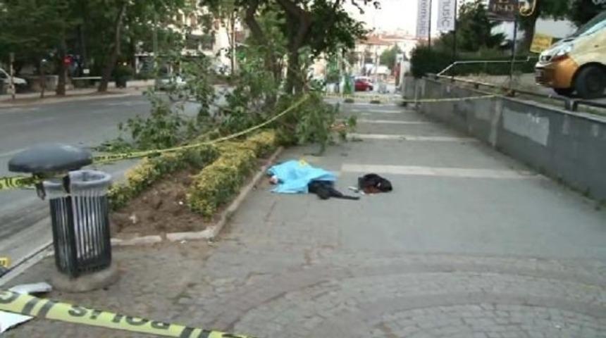 Bağdat Caddesi'nde aynı yerde peş peşe iki kaza: 2 ölü, 8 yaralı