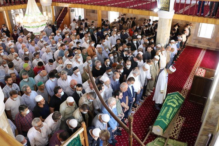 Trafik kazasında hayatını kaybeden Mehmet Nimet Kaya'nın cenazesi Siirt'te defnedildi G4