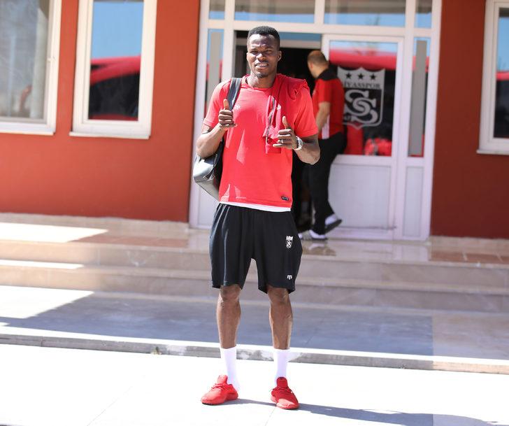 Sivasspor'un yarın Trabzonspor ile oynayacağı maçın kamp kadrosu belli oldu G5