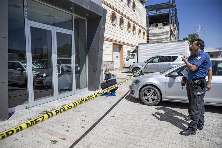 GÜNCELLEME - Erzurum'da iş yerine pompalı tüfekle ateş açan zanlı yakalandı G5