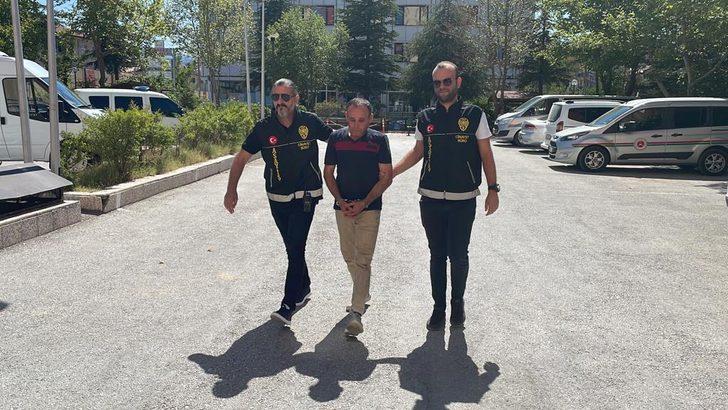 GÜNCELLEME - Afyonkarahisar'da tabancayla 1 kişiyi öldüren, 2 kişiyi yaralayan zanlı adliyede G1