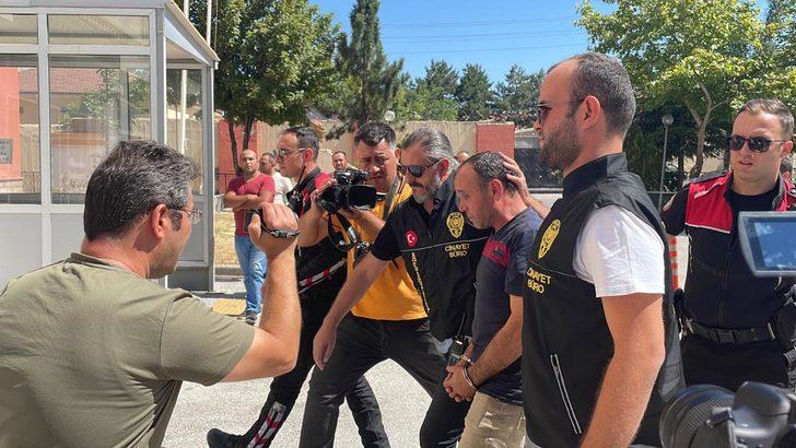 GÜNCELLEME - Afyonkarahisar'da tabancayla 1 kişiyi öldüren, 2 kişiyi yaralayan zanlı adliyede G3