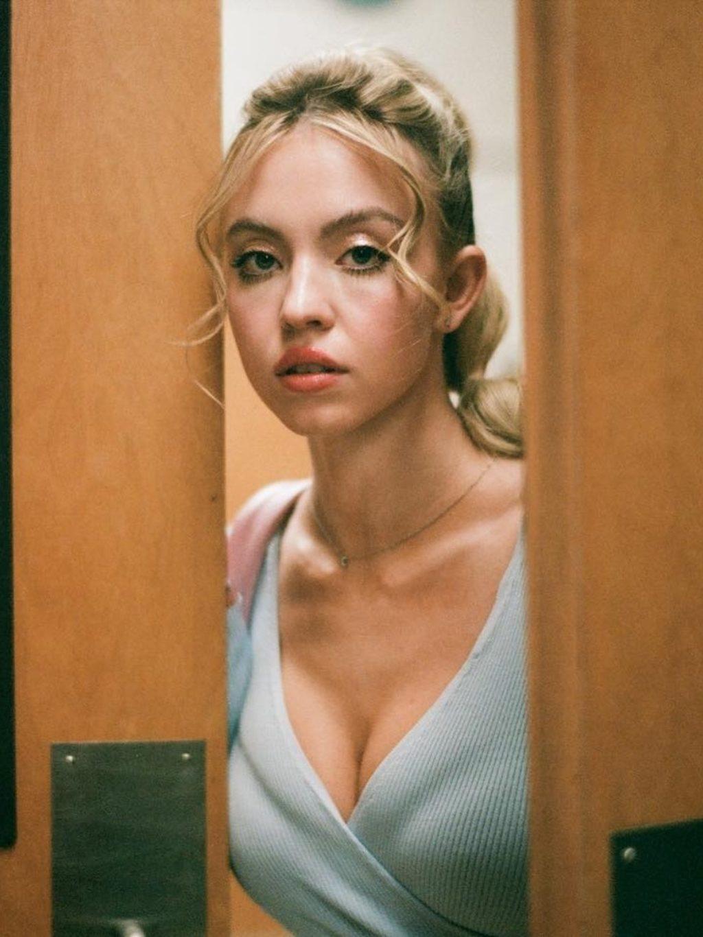 sydney-sweeney-1643161340384_v2_3x4