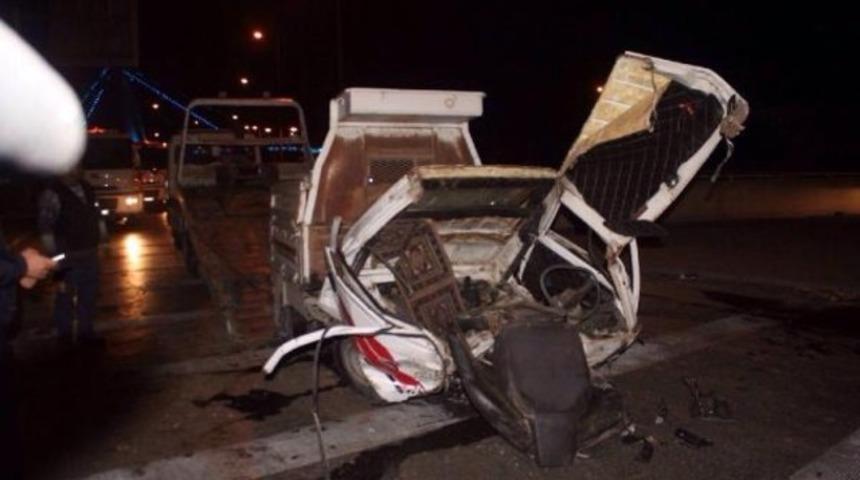 Konya'da kamyonet bariyere çarptı: 2 ölü