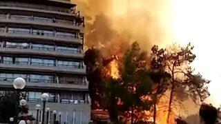 Son dakika | Marmaris'teki yangında yürekler ağza geldi! Alevler yerleşim yerine sıçradı: Otelimiz yanıyor