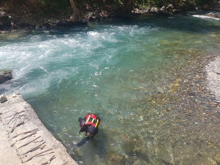 Müküs Çayı'nda akıntıya kapılan hemşireyi arama çalışmaları devam ediyor G2