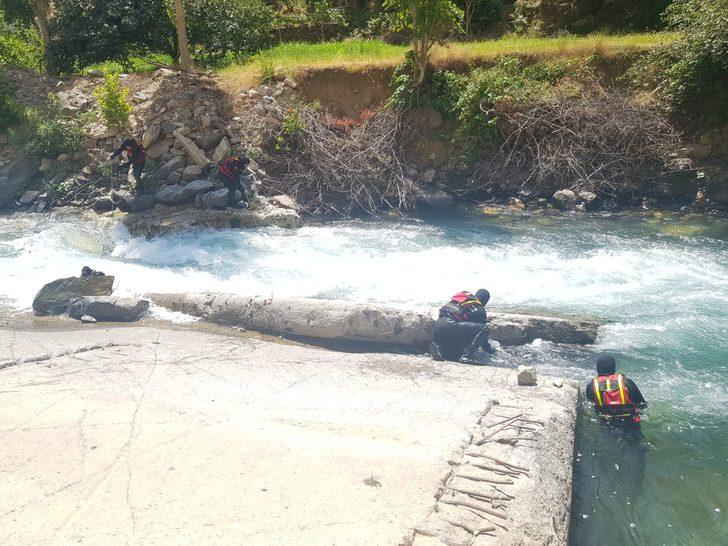 Müküs Çayı'nda akıntıya kapılan hemşireyi arama çalışmaları devam ediyor G3
