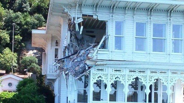 Dümen arızası sonrası tarihi Süslü Yalı ya girdi