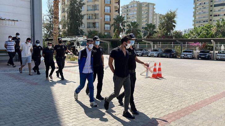 GÜNCELLEME - Mersin'de PKK/KCK'ya yönelik "Temizleme Operasyonu"nda yakalanan 21 zanlıdan 4'ü tutuklandı G5