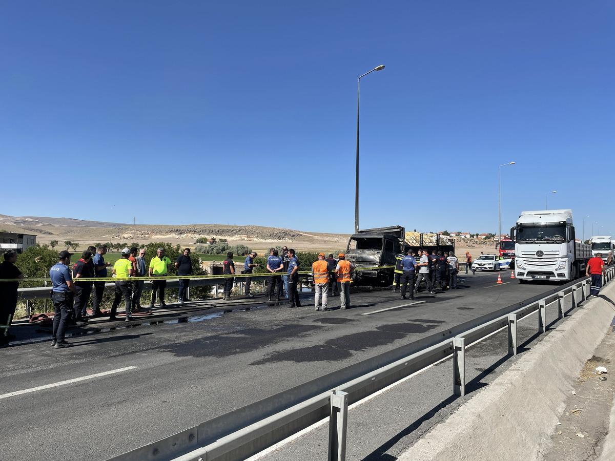 Kayseri'de kamyonun &ccedil;arptığı otomobildeki 2 kişi hayatını kaybetti