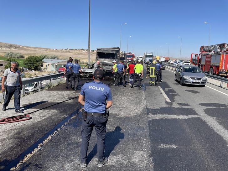 Kayseri'de kamyonun çarptığı otomobildeki 2 kişi hayatını kaybetti G2