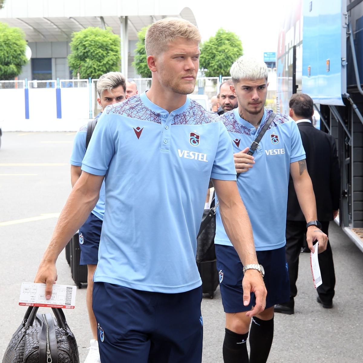 Trabzonspor, S&uuml;per Kupa ma&ccedil;ı i&ccedil;in İstanbul'a gitti